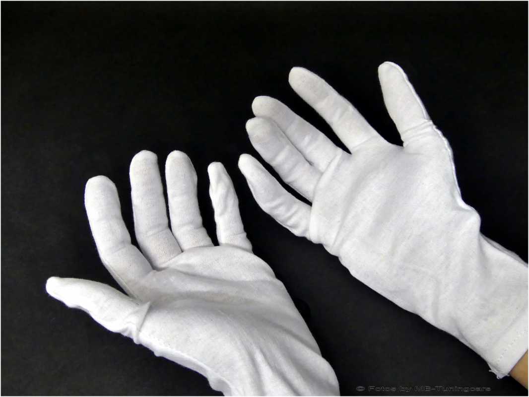 Model building / Cotton gloves